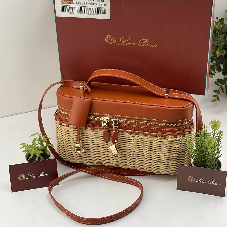 Loro Piana Extra Pocket L27: Chic Carryall 💼👜🤎