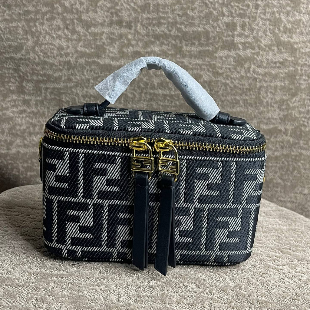 Fendi Brown & Black Baguette 👜🖤 With Box