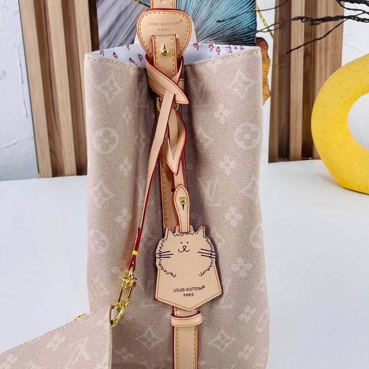 Louis Vuitton Cat Print Canvas Tote Bag with Matching Pouch 🐱👜