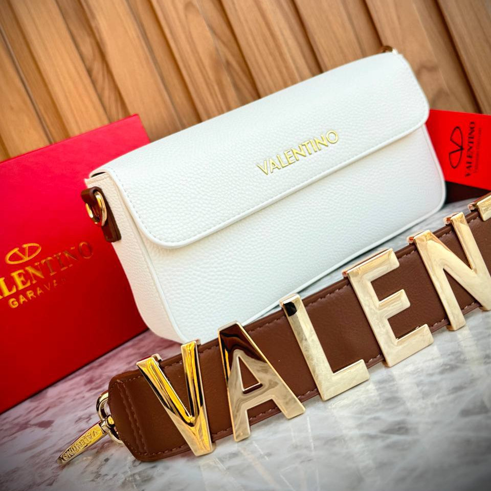 Valentino Chic Bag 🖤🤍
