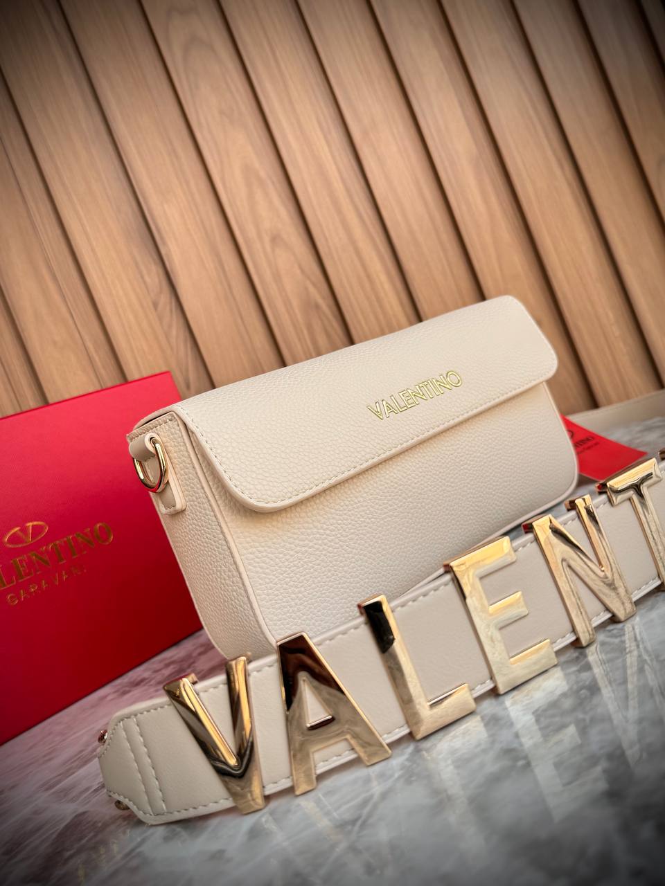 Valentino Chic Bag 🖤🤍