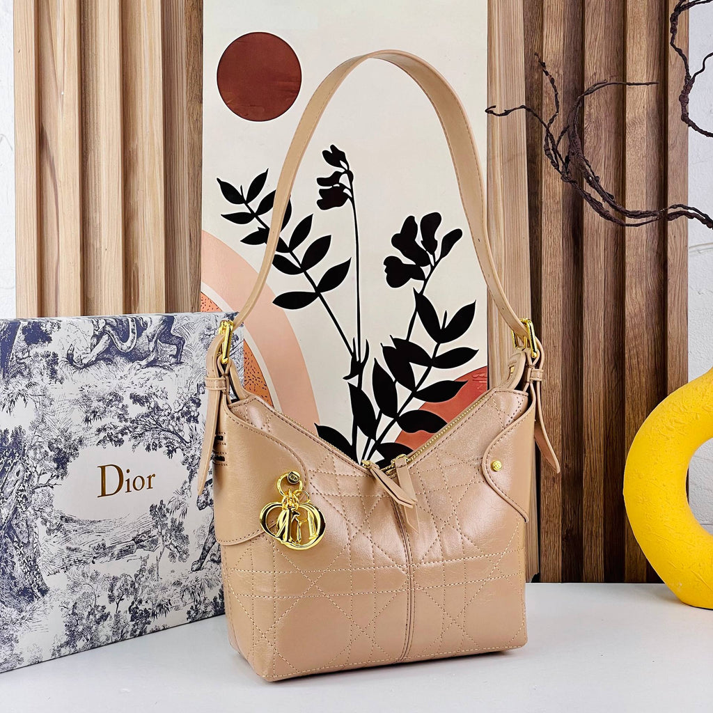 Dior: Beige & Burgundy Monogram Bag 👜🍷