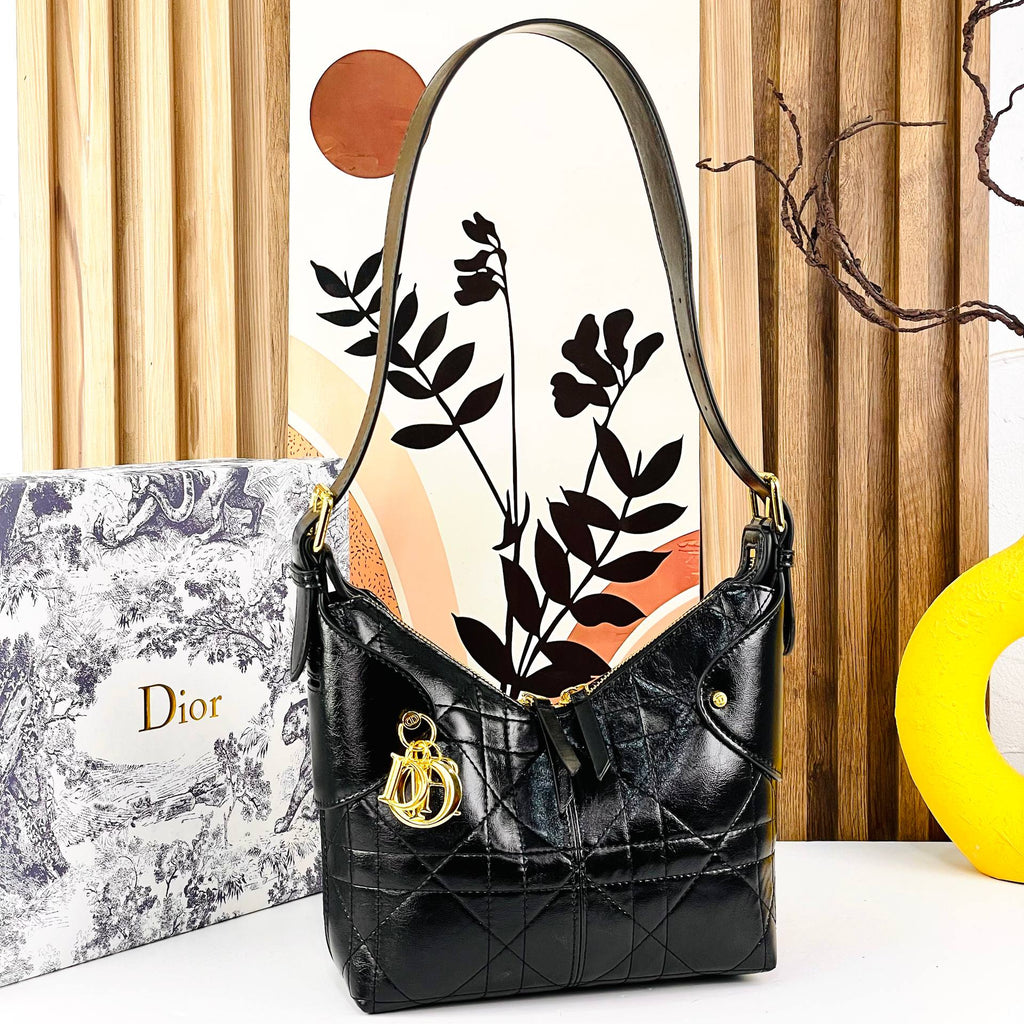 Dior: Beige & Burgundy Monogram Bag 👜🍷