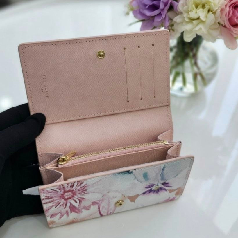 TED BAKER Floral Wallet: Dangerous Beauty 🌹🌸👛