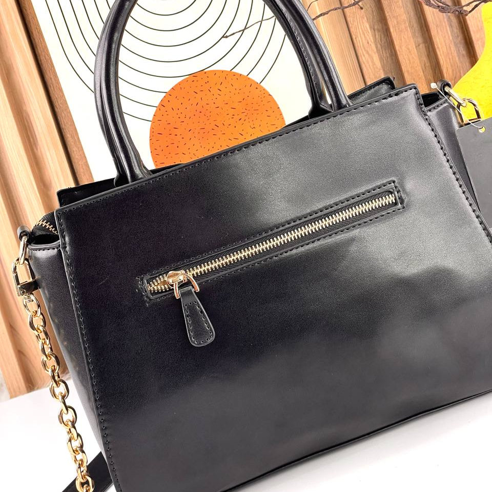 🖤 GUESS Black Bag: Urban Edge & Chic Style