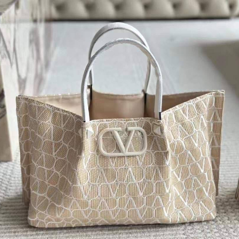 VALENTINO Beige & White Bag 🤍✨