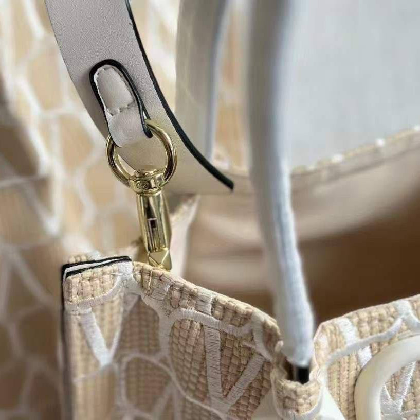 VALENTINO Beige & White Bag 🤍✨