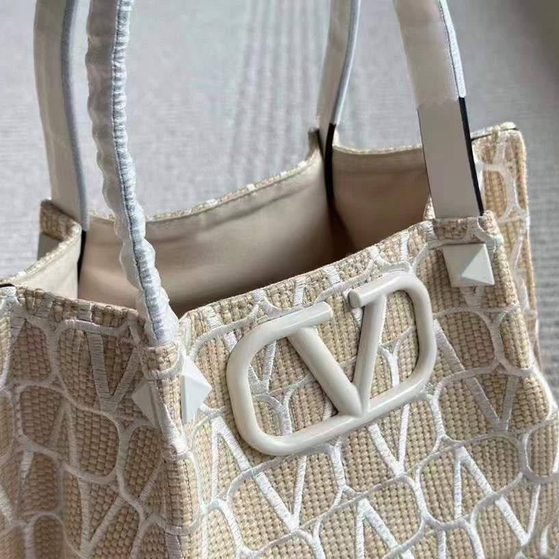 VALENTINO Beige & White Bag 🤍✨
