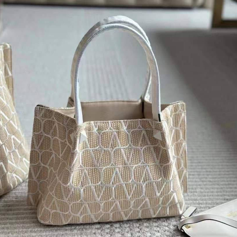 VALENTINO Beige & White Bag 🤍✨