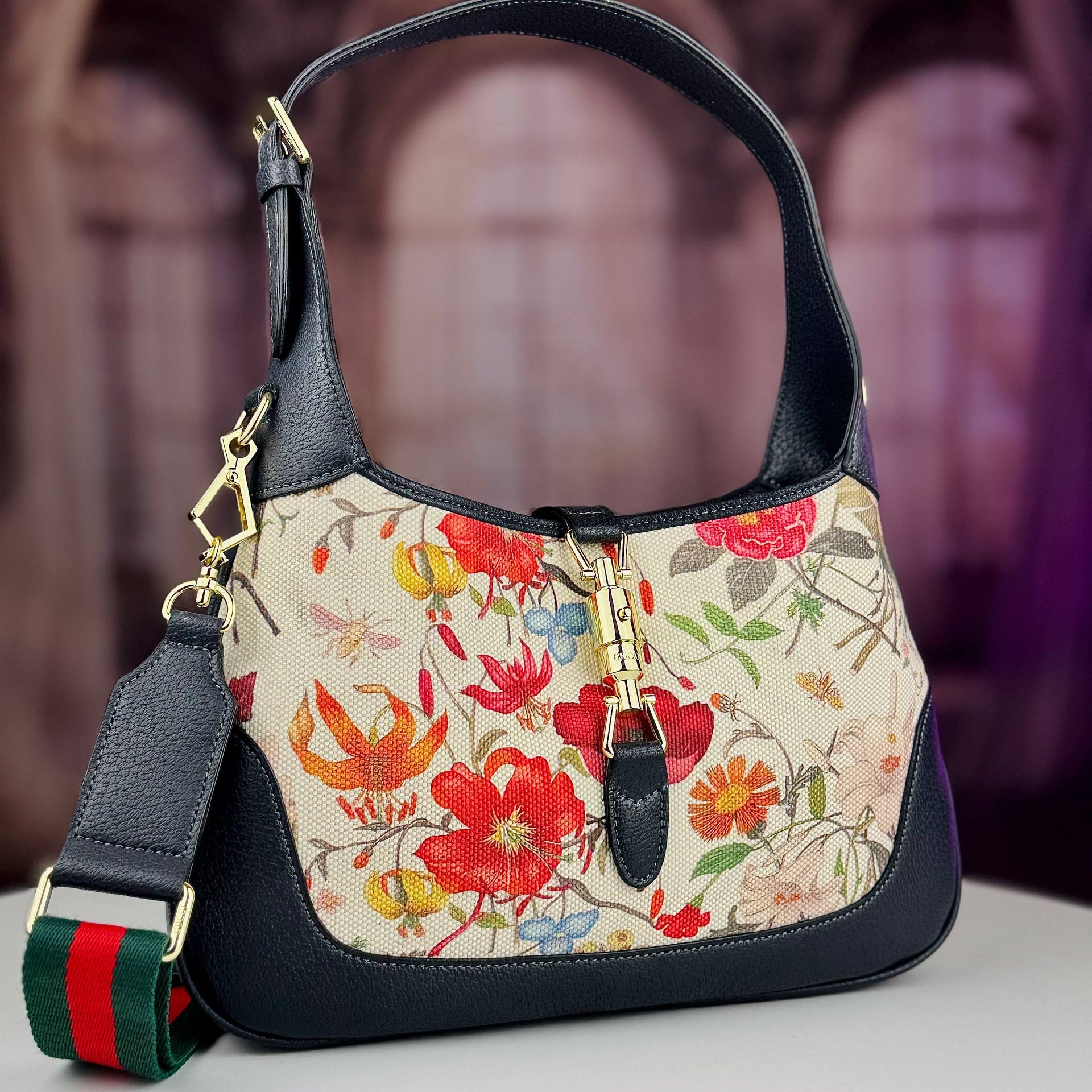 Gucci Floral Print Canvas Shoulder Bag with Gold-Tone Hardware 🌸👜