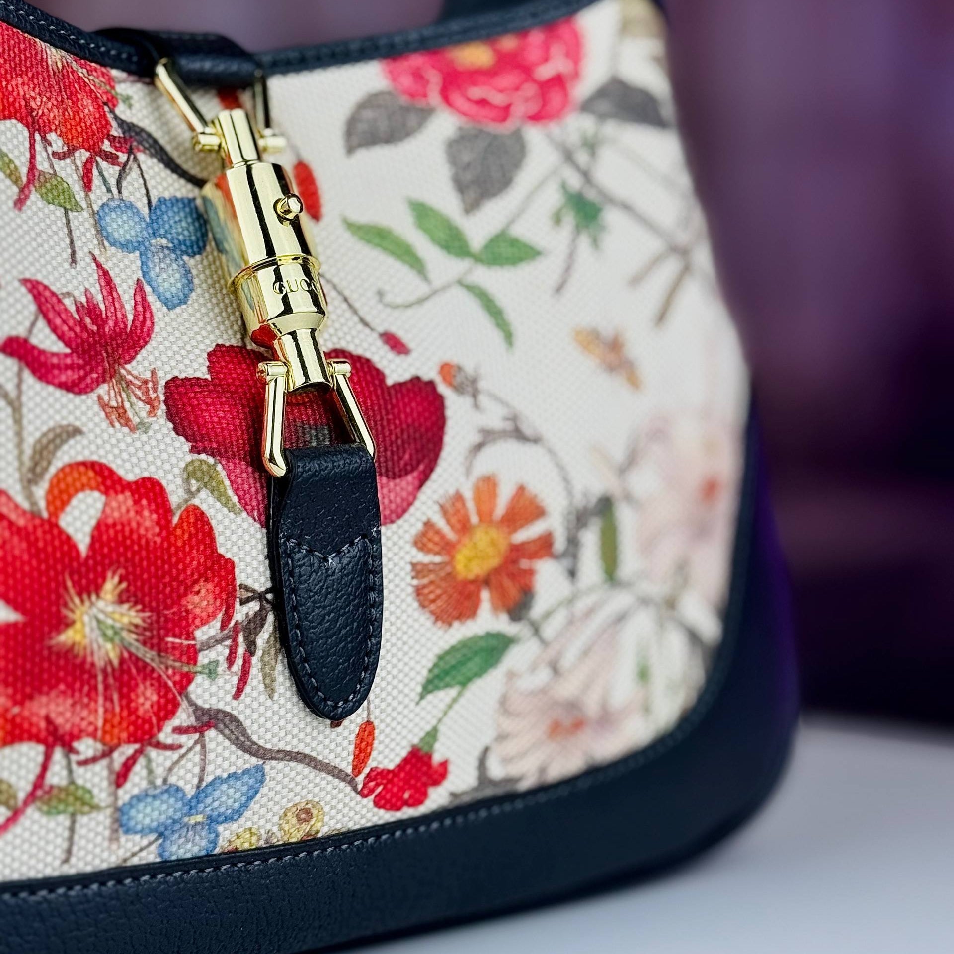 Gucci Floral Print Canvas Shoulder Bag with Gold-Tone Hardware 🌸👜