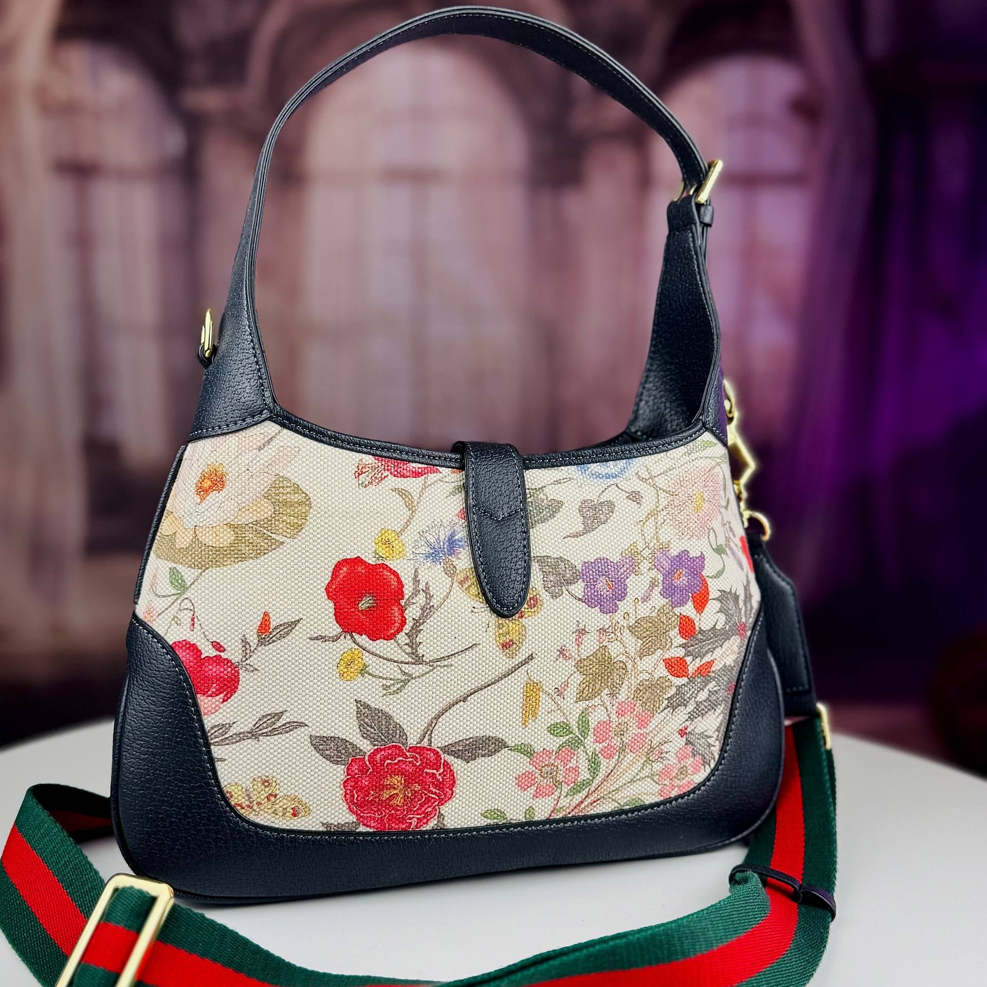 Gucci Floral Print Canvas Shoulder Bag with Gold-Tone Hardware 🌸👜