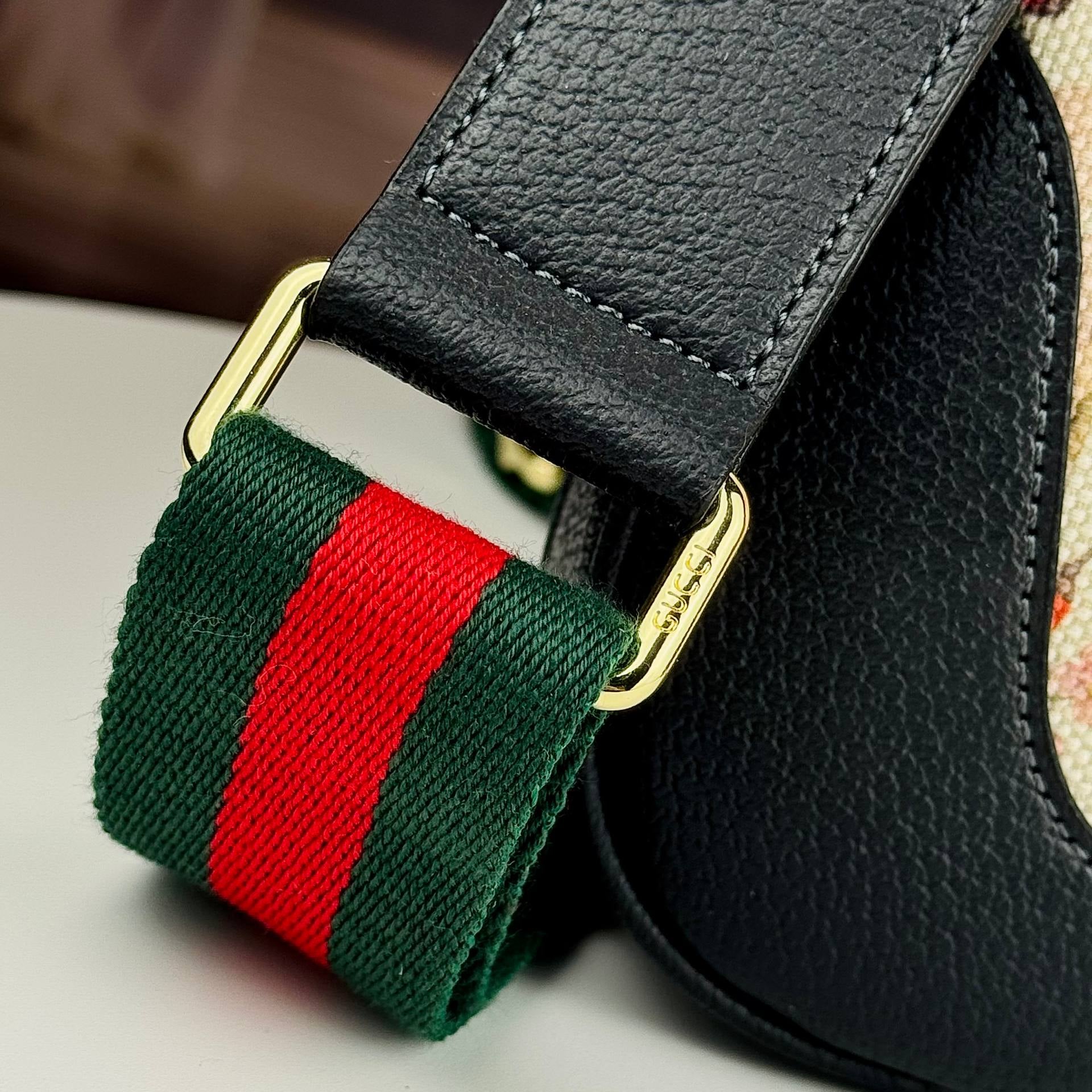 Gucci Floral Print Canvas Shoulder Bag with Gold-Tone Hardware 🌸👜