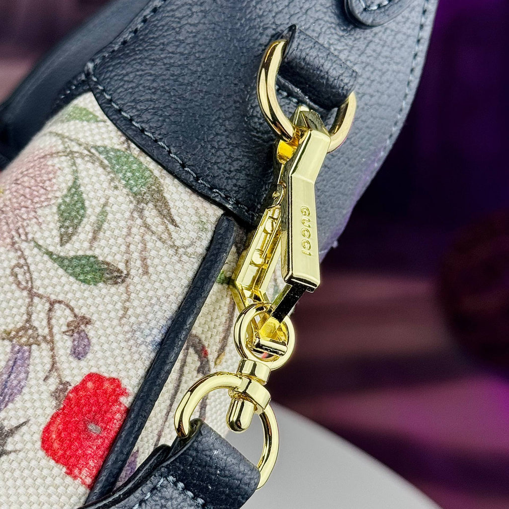 Gucci Floral Print Canvas Shoulder Bag with Gold-Tone Hardware 🌸👜