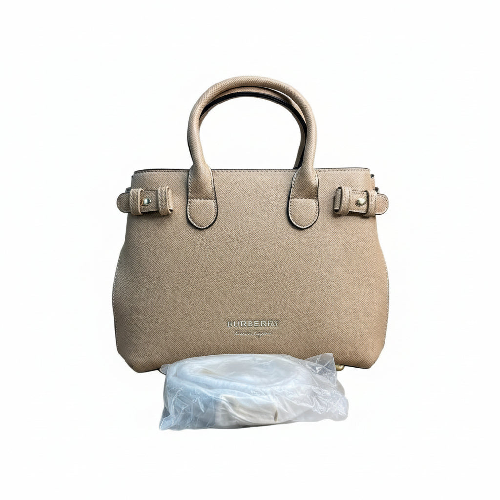 Burberry Beige Bag 👜 Classic Chic 💖