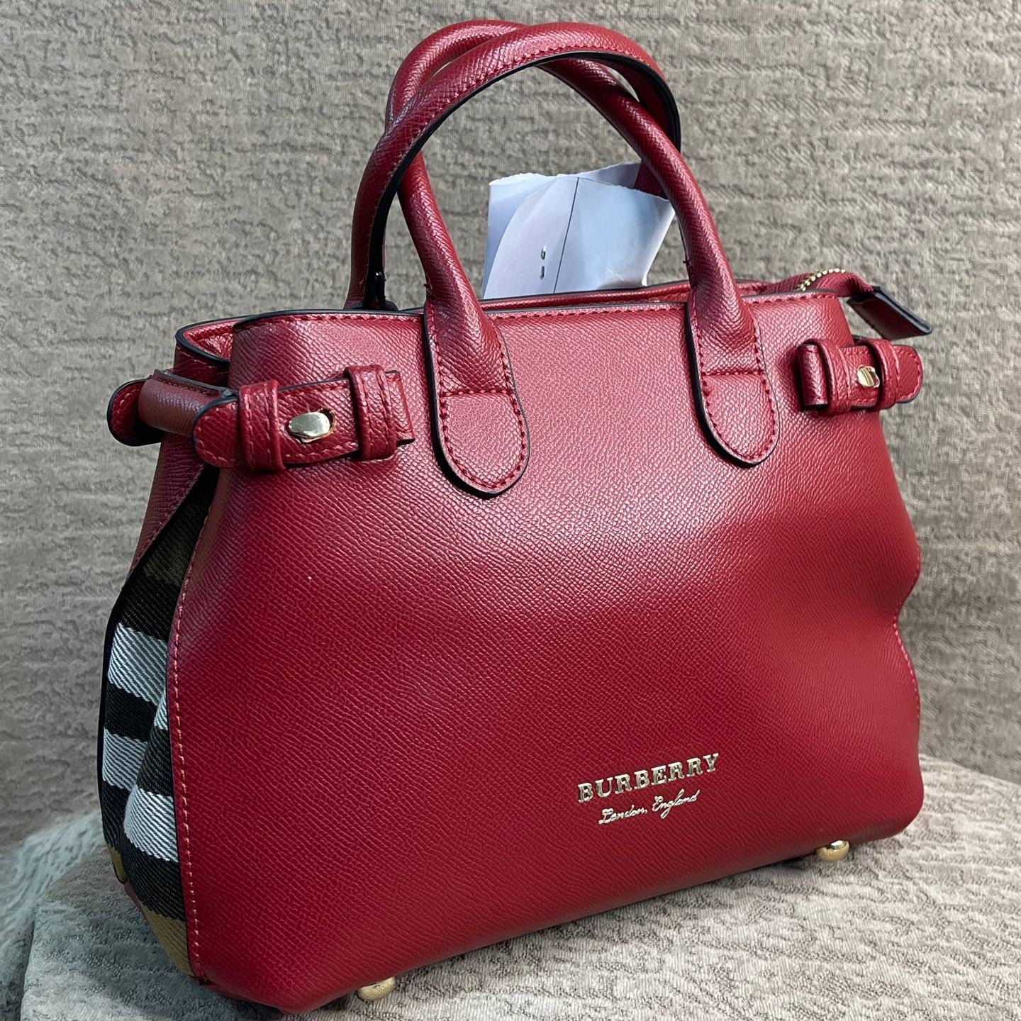 Burberry Beige Bag 👜 Classic Chic 💖