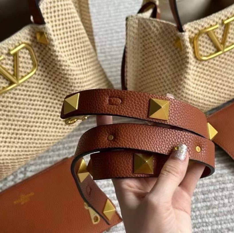 VALENTINO Top Quality Bag 🖤🤎💖 Beige