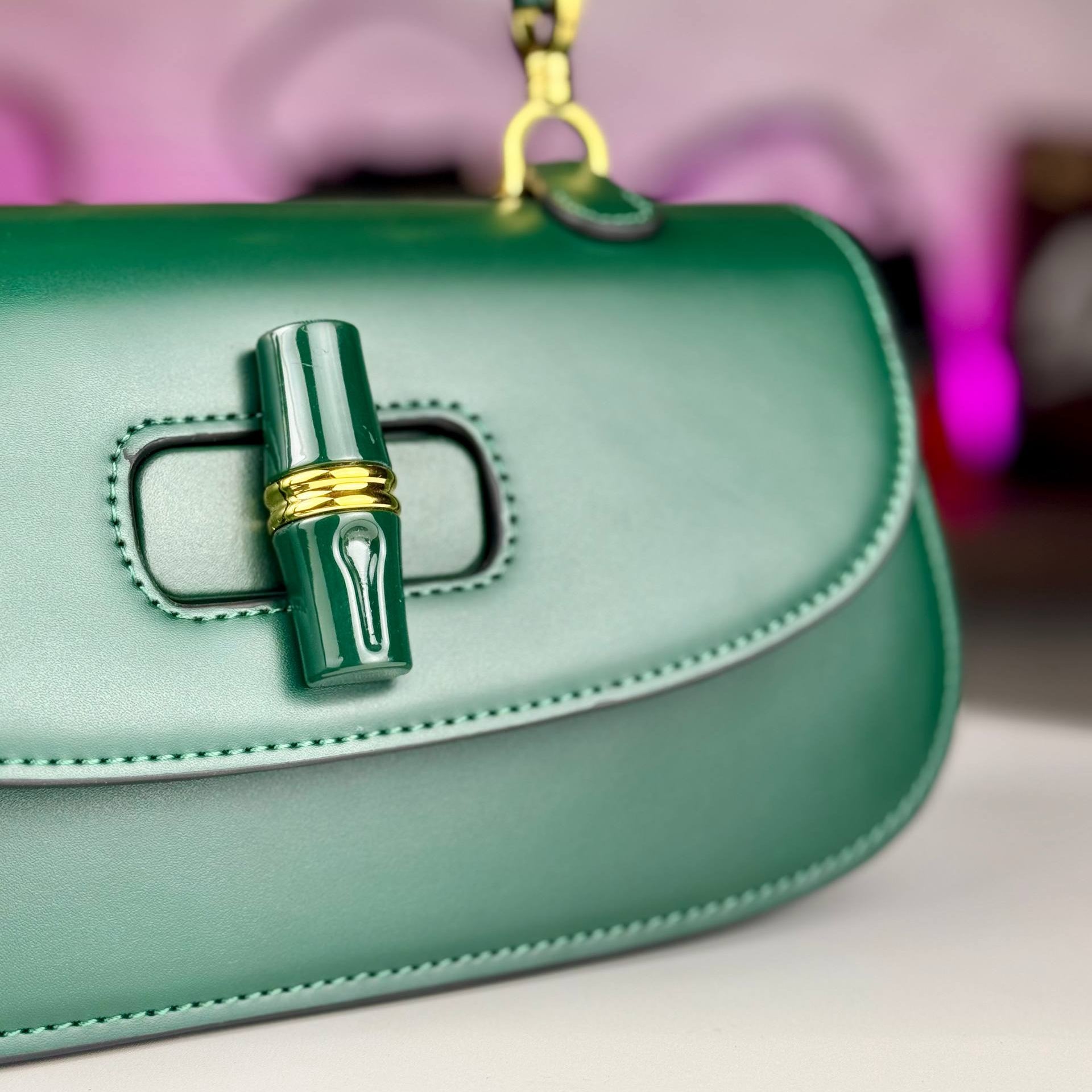 Gucci Green Leather Bag with Bamboo Handle 💚👜