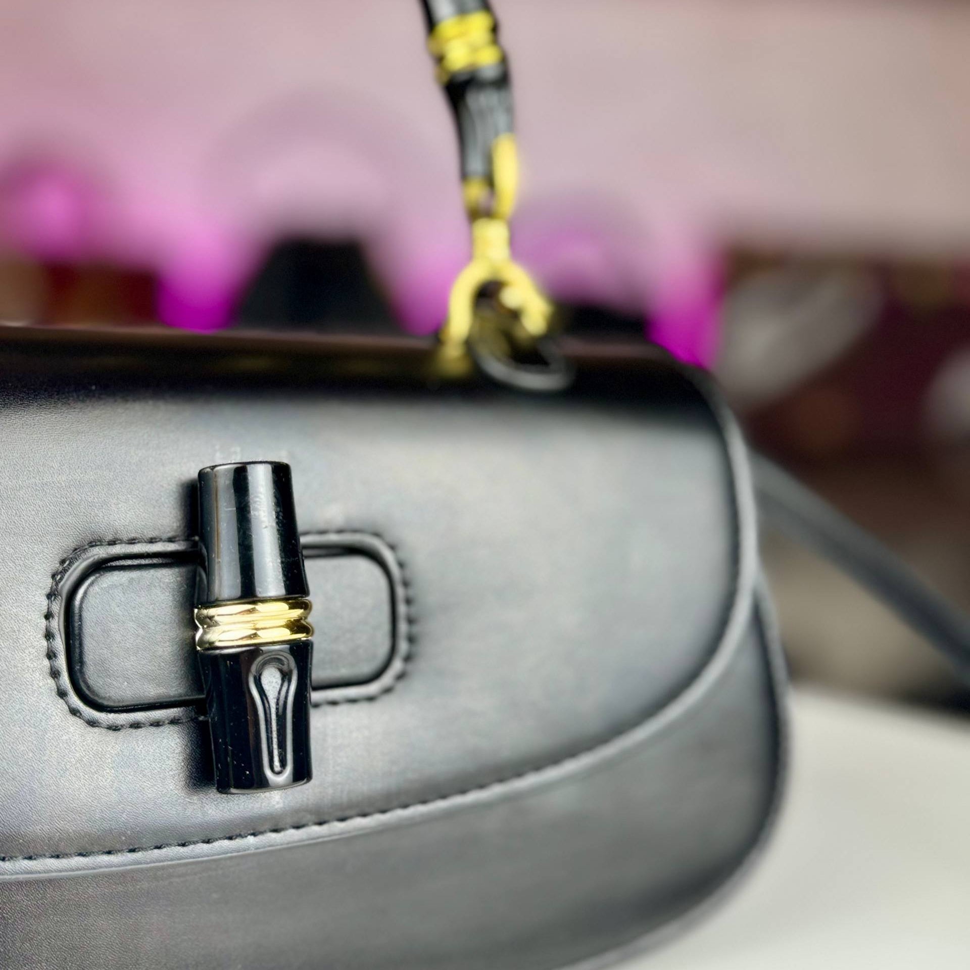 Gucci Green Leather Bag with Bamboo Handle 💚👜