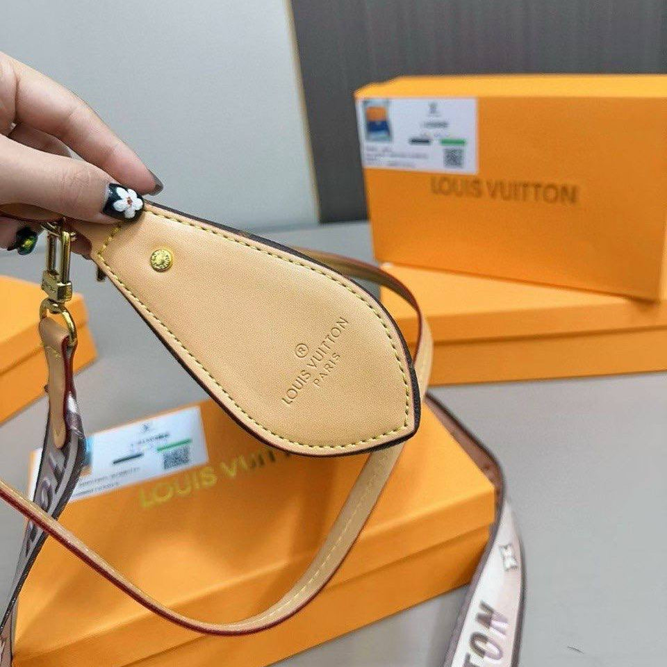 Louis Vuitton Monogram Signature Clutch Bag