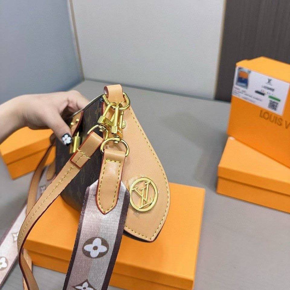 Louis Vuitton Monogram Signature Clutch Bag