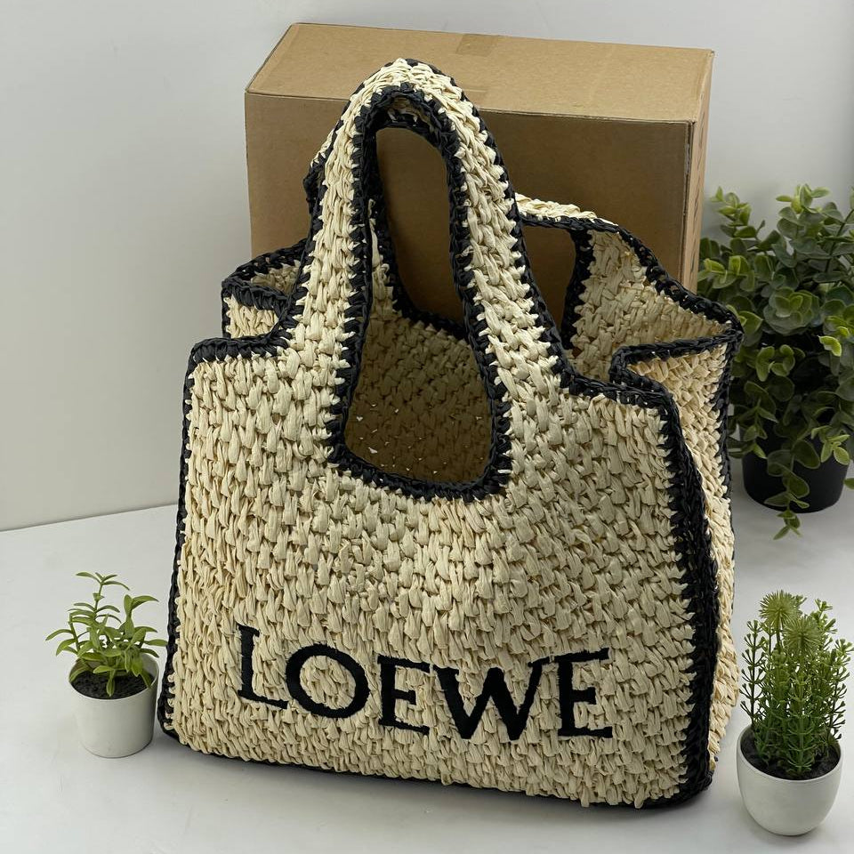 Loewe Black & Beige Structured Bag 👜🖤