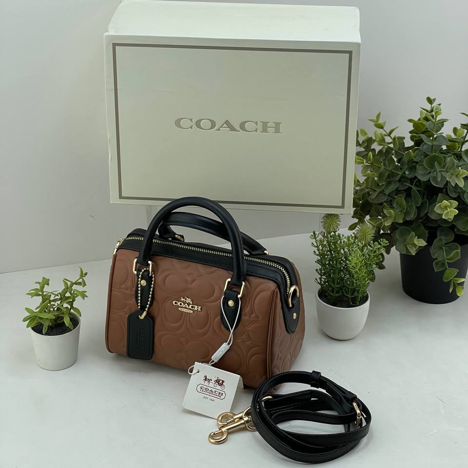 Coach: Classic Black Carryall 🖤👜💚