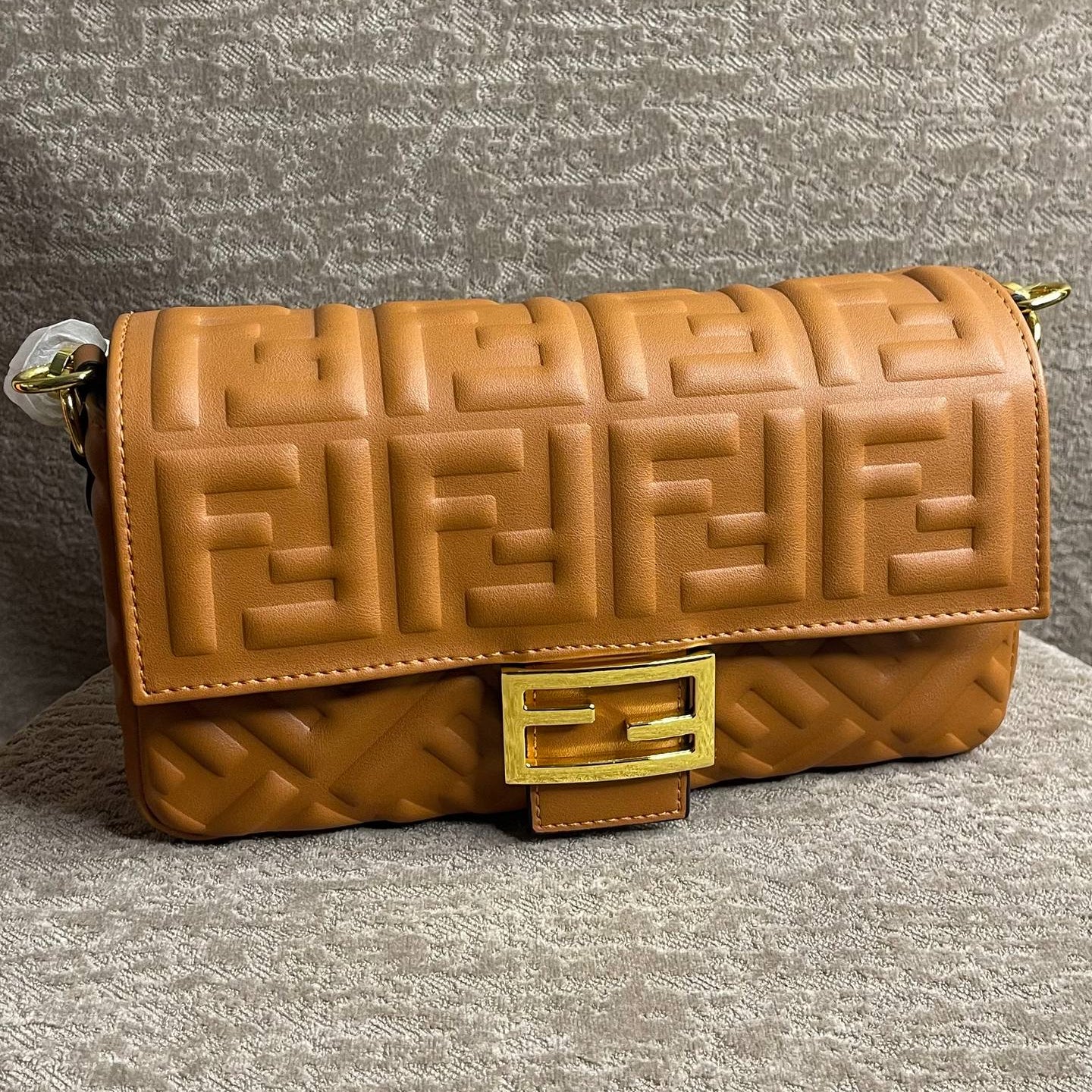 Fendi: White & Brown Signature Bag 👜🤍🤎