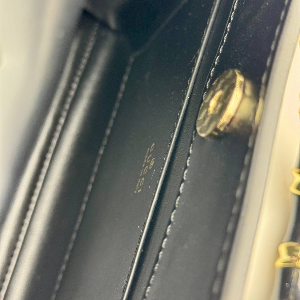 Gucci Top Handle Bag with Bamboo Detail 👜✨