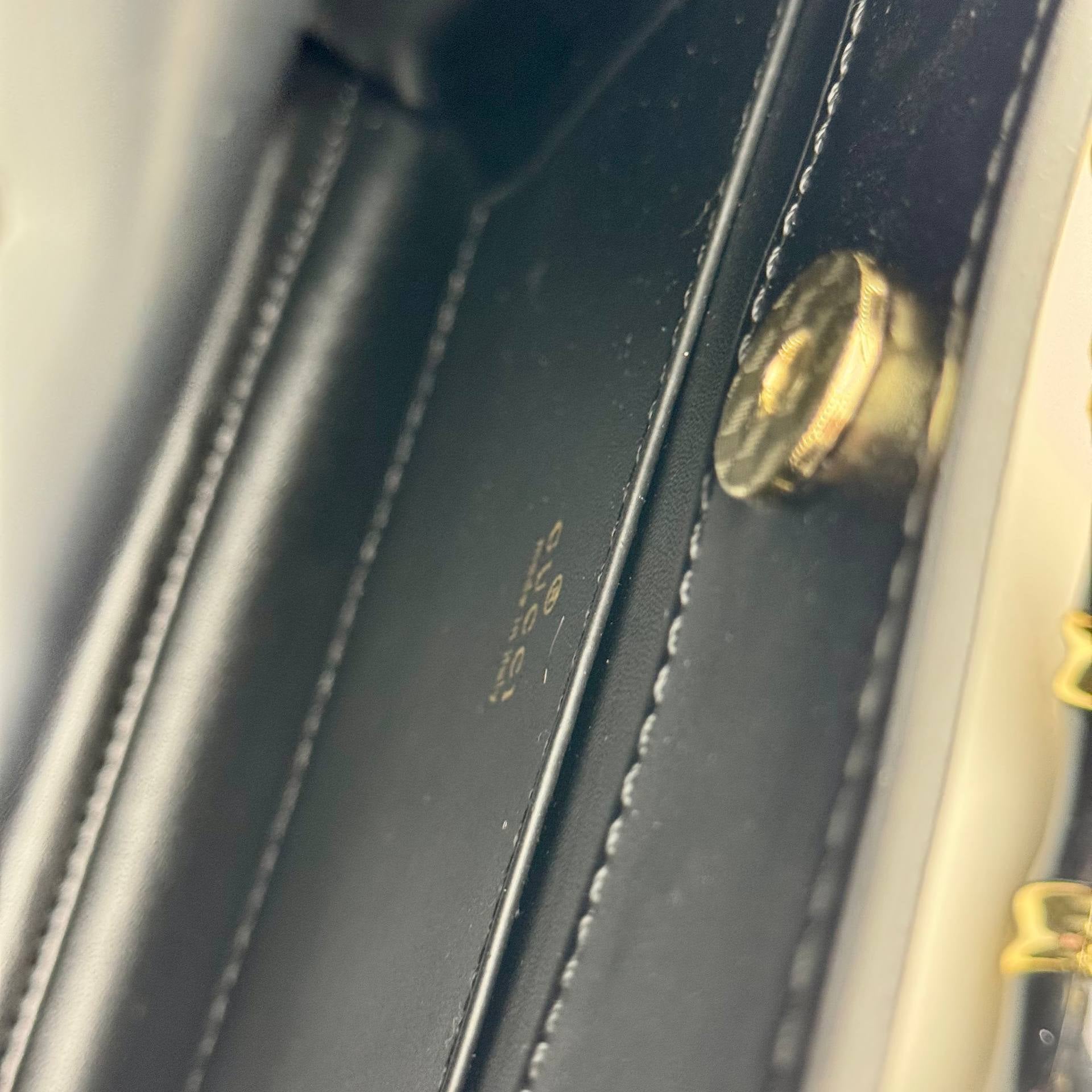 Gucci Top Handle Bag with Bamboo Detail 👜✨