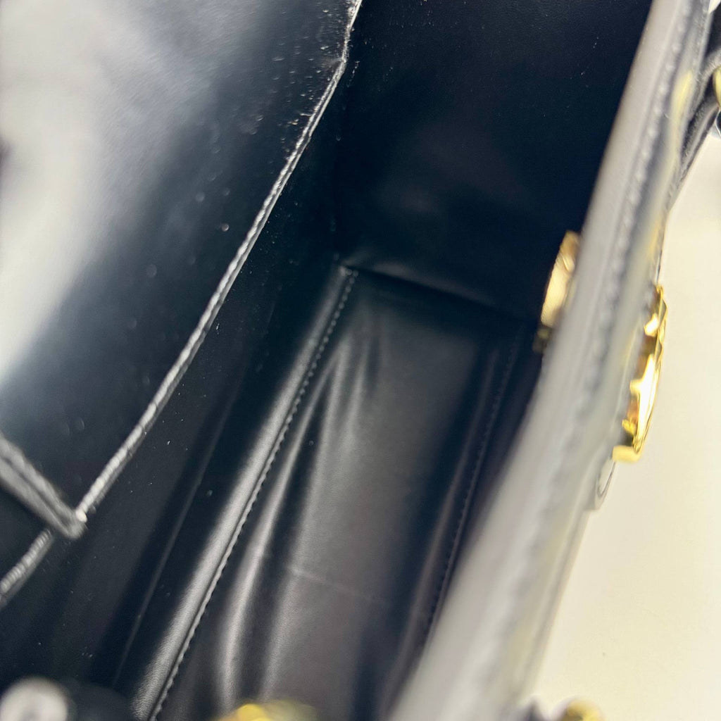 Gucci Top Handle Bag with Bamboo Detail 👜✨