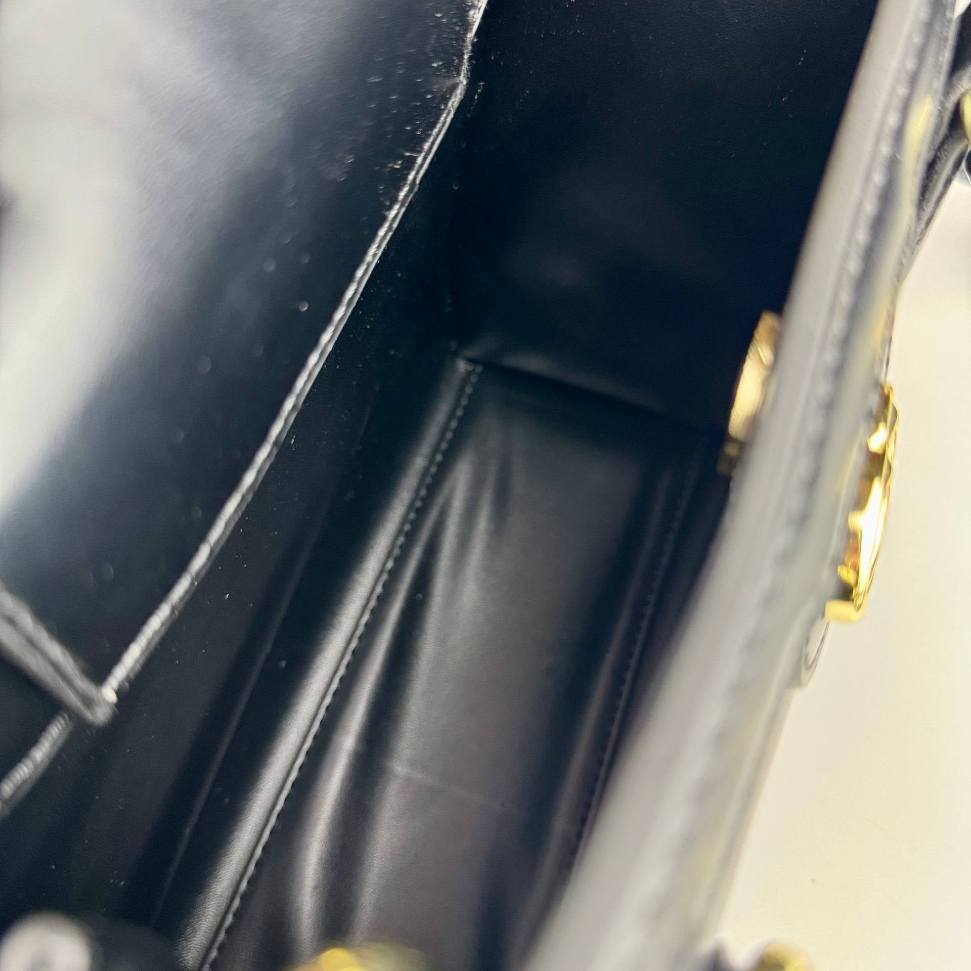Gucci Top Handle Bag with Bamboo Detail 👜✨