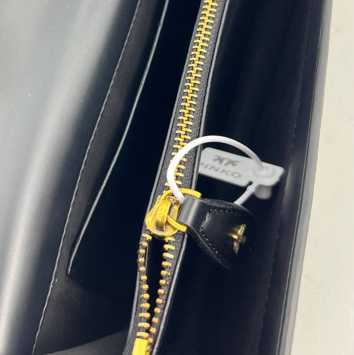 Pinko Iconic Bird Shoulder Bag with Gold Chain Details 🕊️✨