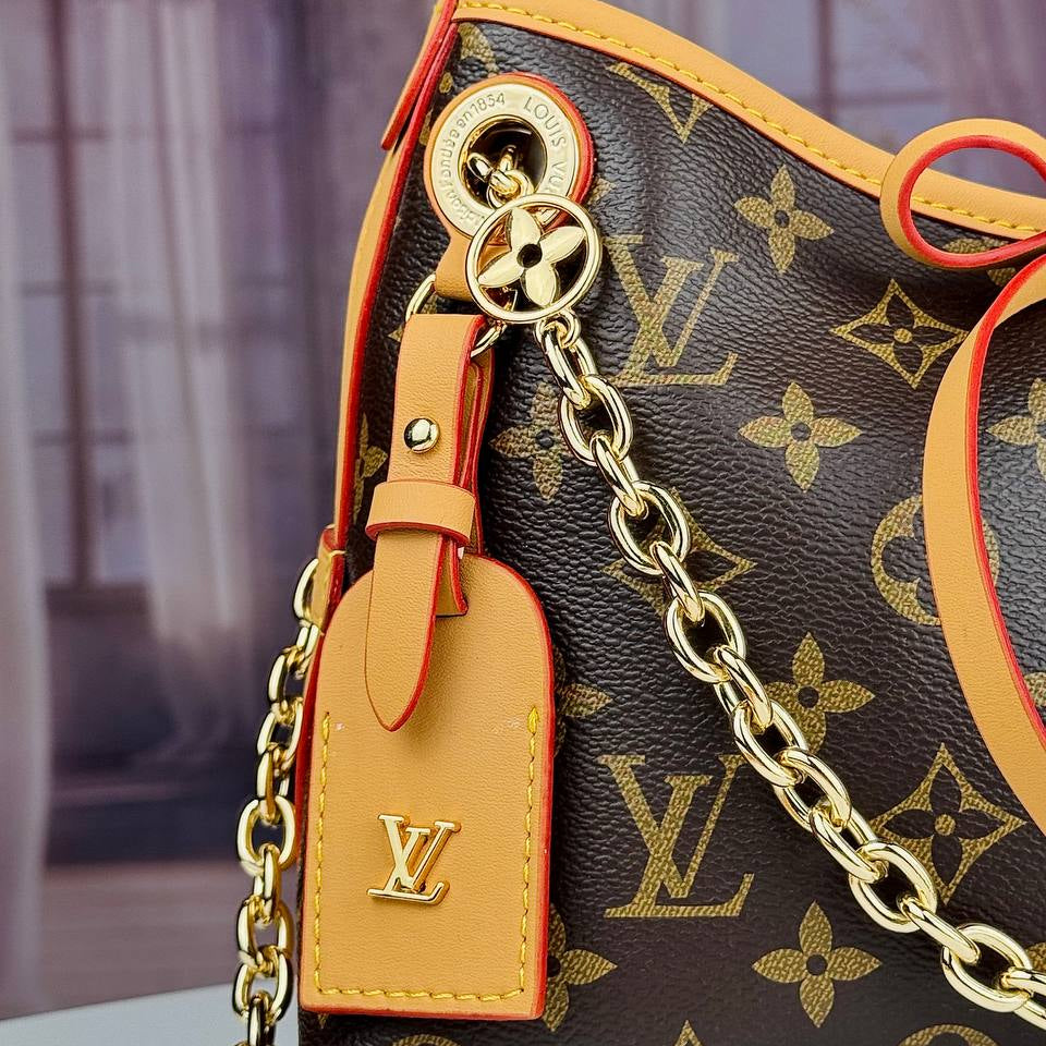 Louis Vuitton Monogram Vavin Hobo Bag with Gold Chain Detail 👜✨🎀