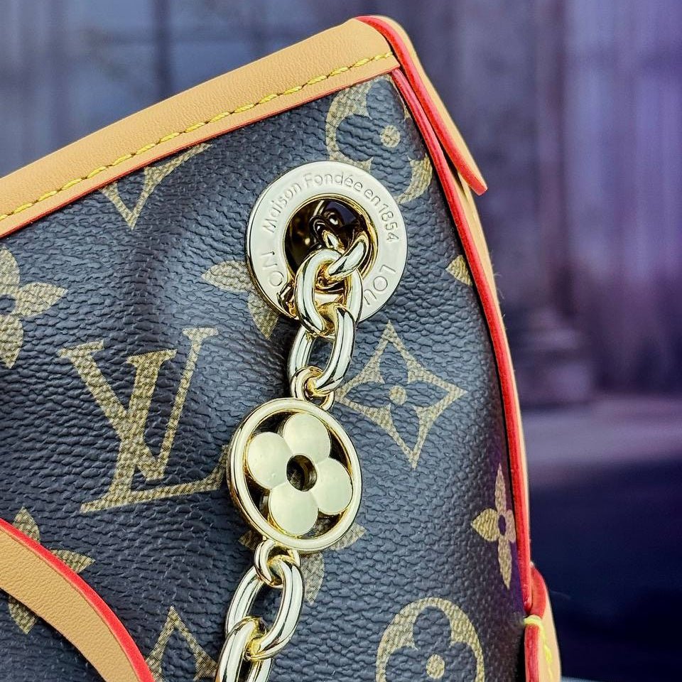 Louis Vuitton Monogram Vavin Hobo Bag with Gold Chain Detail 👜✨🎀