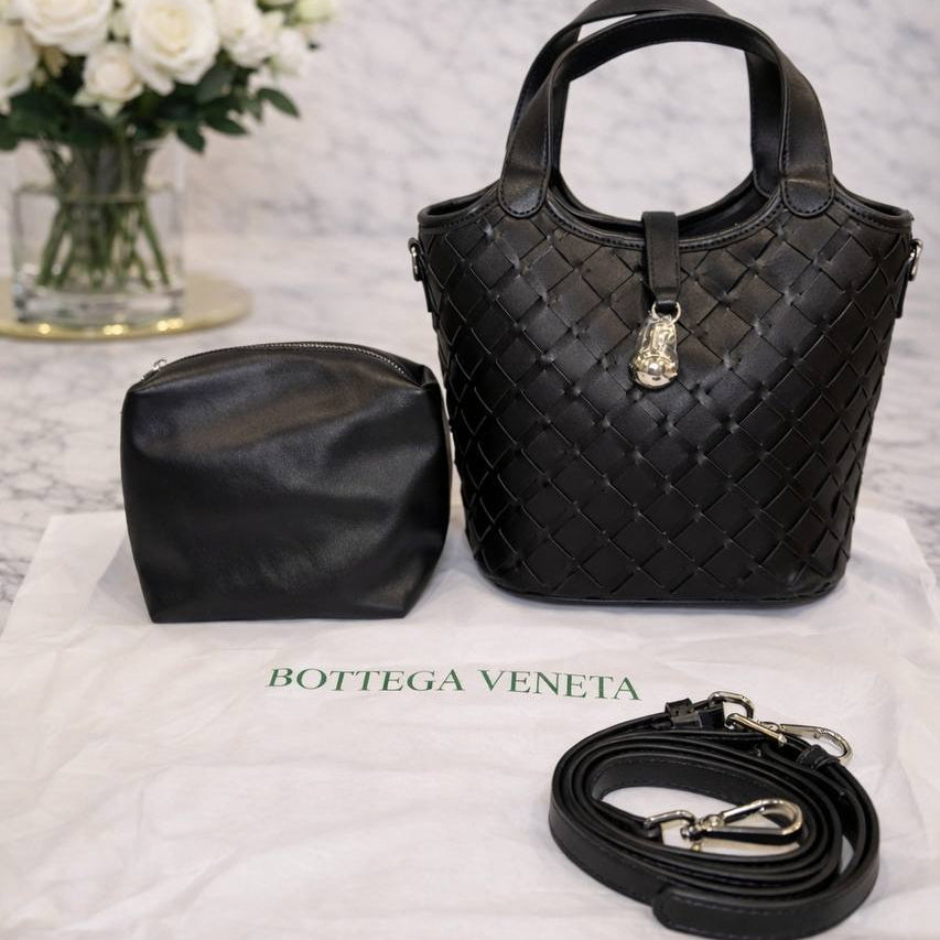 Bottega Veneta Burgundy Woven Bag 👜🍷 Dark Academia Style