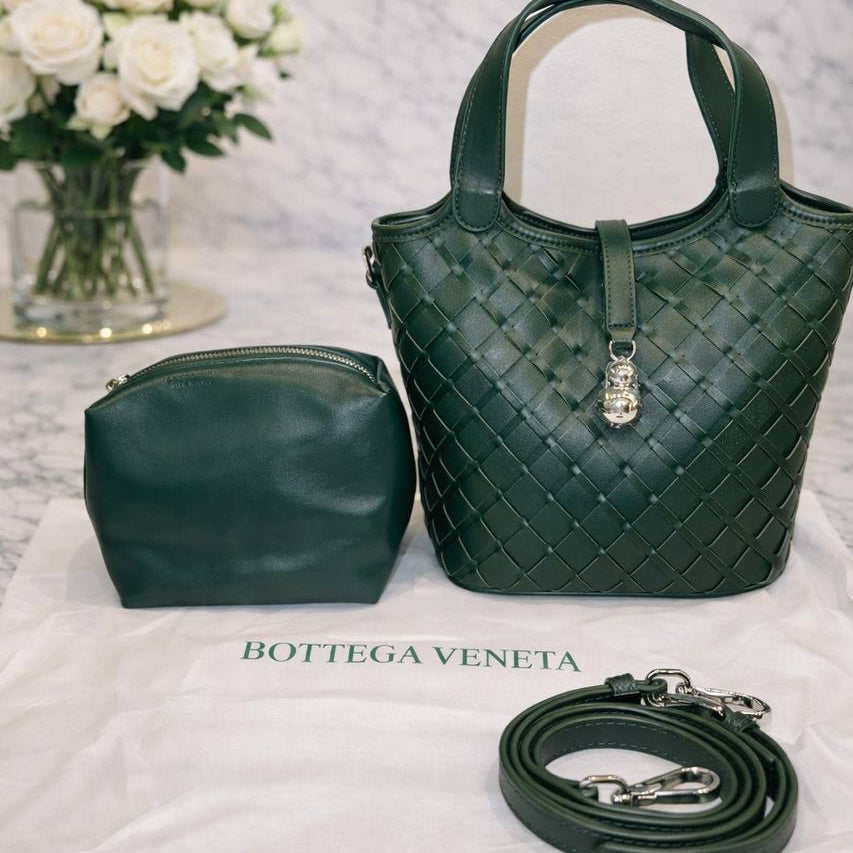 Bottega Veneta Burgundy Woven Bag 👜🍷 Dark Academia Style