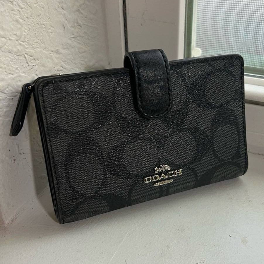 Coach Signature Coated Canvas Medium Corner Zip Wallet 👜✨
