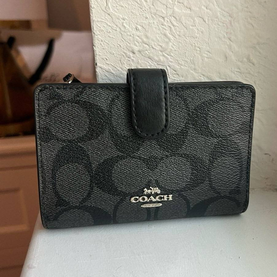 Coach Signature Coated Canvas Medium Corner Zip Wallet 👜✨