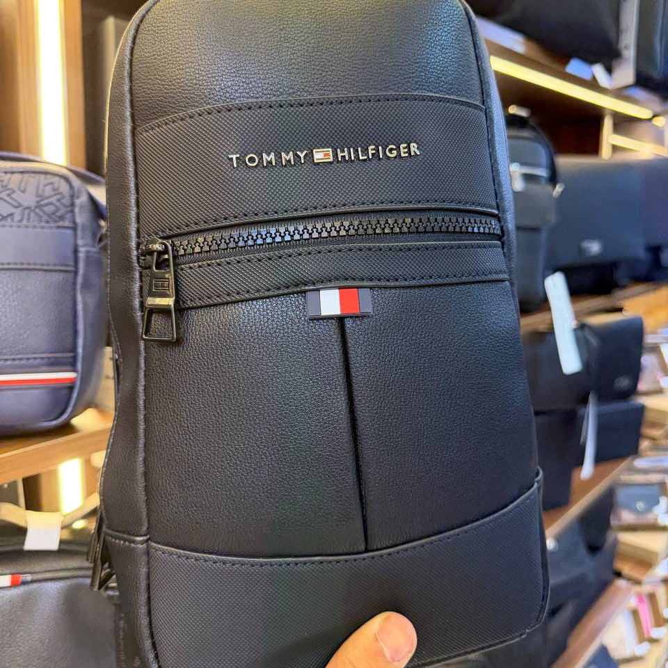 Tommy Hilfiger Signature Logo Black Sling Bag 🎒✨