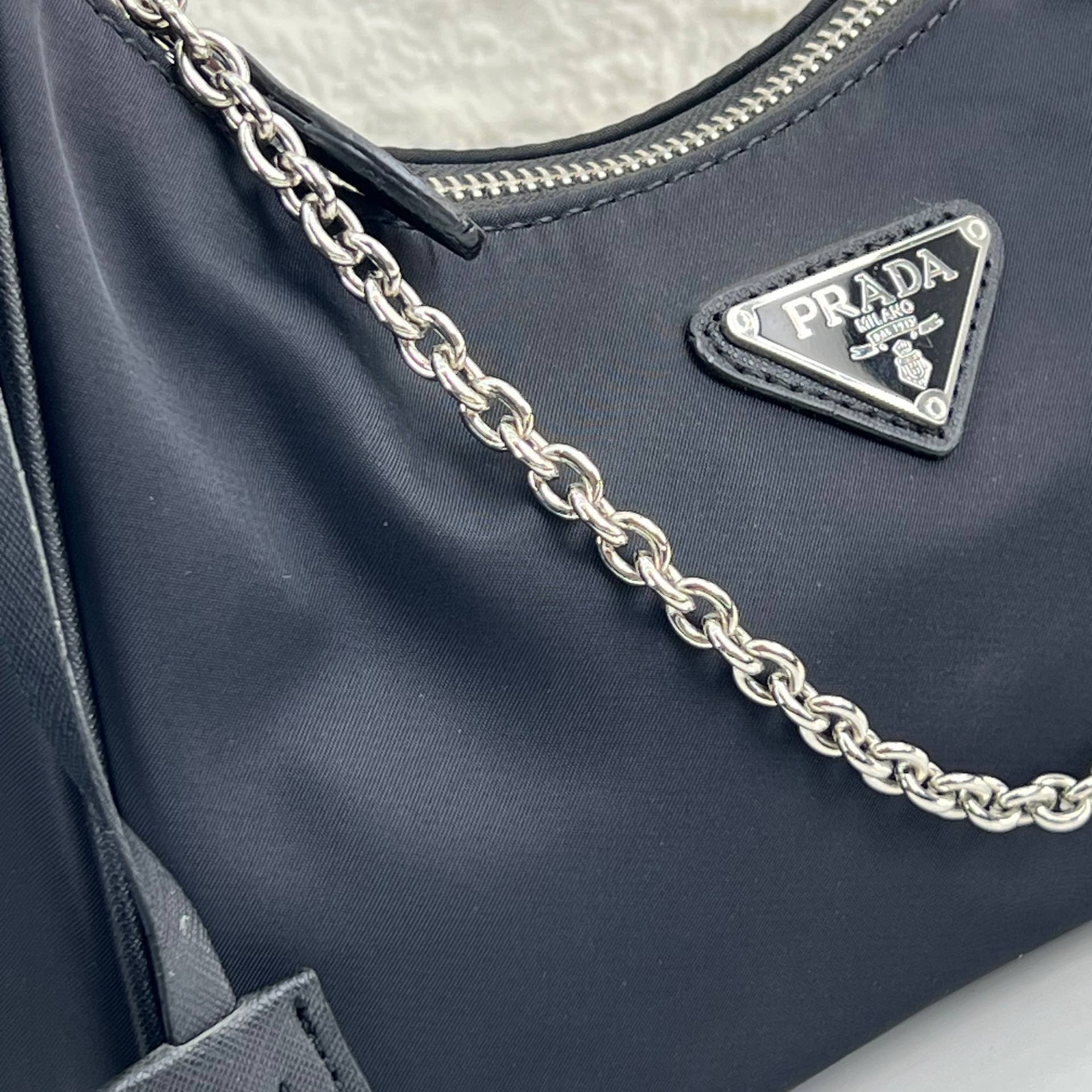 🖤 Prada Re-Edition 2005 Nylon Shoulder Bag with Chain & Pouch ✨
