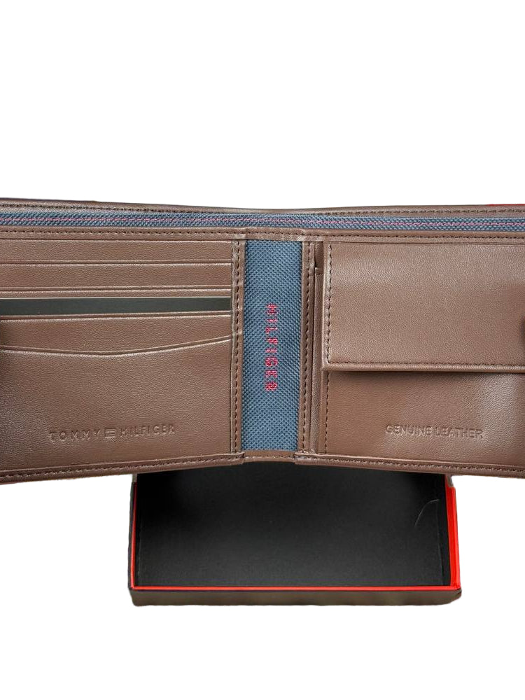 💼 Tommy Hilfiger Men's Brown Bifold Wallet with Signature Stripe Accent 🍫 🇺🇸