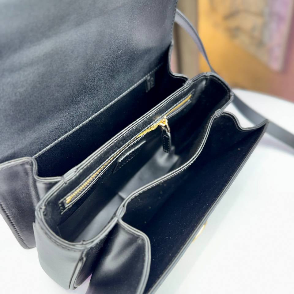GUCCI Small Leather Shoulder Bag with Horsebit Hardware 👜✨