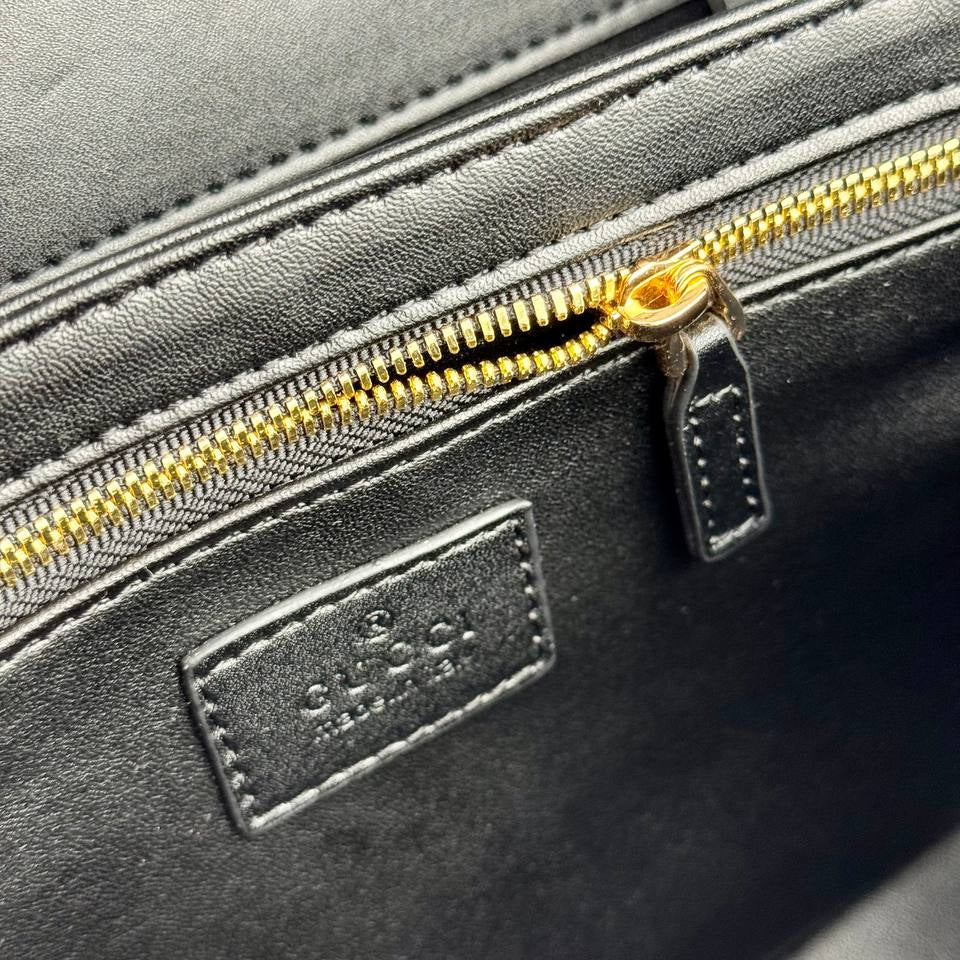 GUCCI Small Leather Shoulder Bag with Horsebit Hardware 👜✨