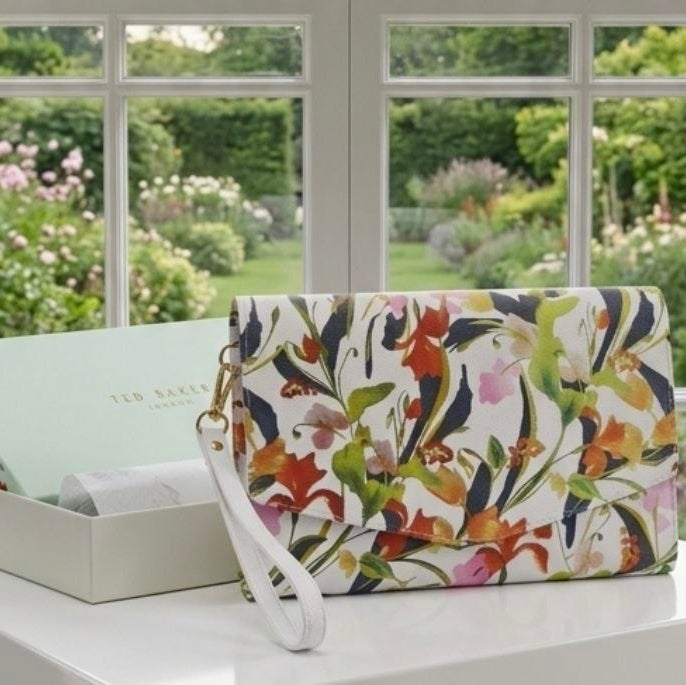 Ted Baker Floral Print Envelope Clutch 🌸🍃✨