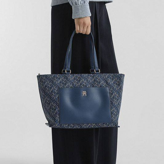 Monogram Canvas Tote Tommy Hilfiger 👜✨💙